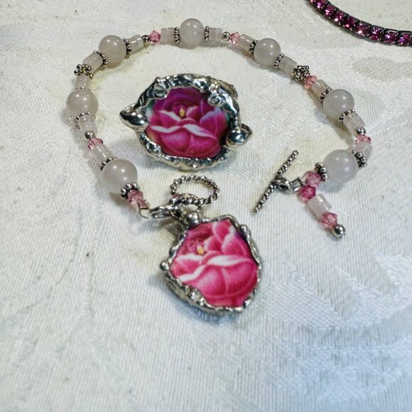 Vintage Pink Rose Quartz Bracelet W/ Upcycled Broken China Charm & 925 Toggle - Picture 9 of 15